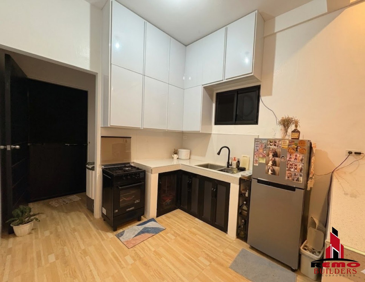 Aluminum White Frame, Hanging Cabinet with White Cladding