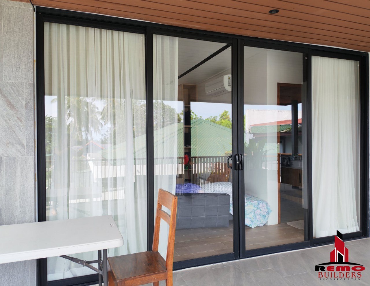 Aluminum 900 Series Matte Black Frame Double Sliding Door with 8mm tempered Clear Glass